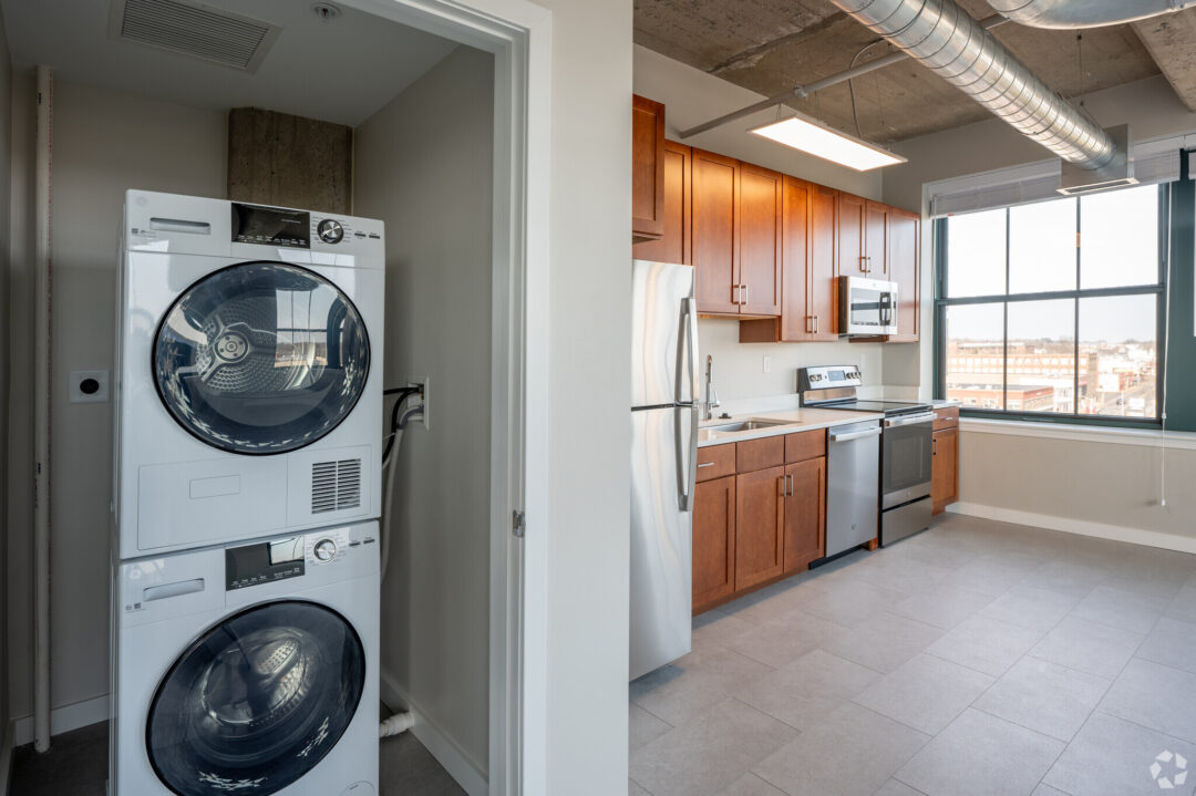 the-anglim-brockton-ma-1br-1ba-740sf-washer-dryer