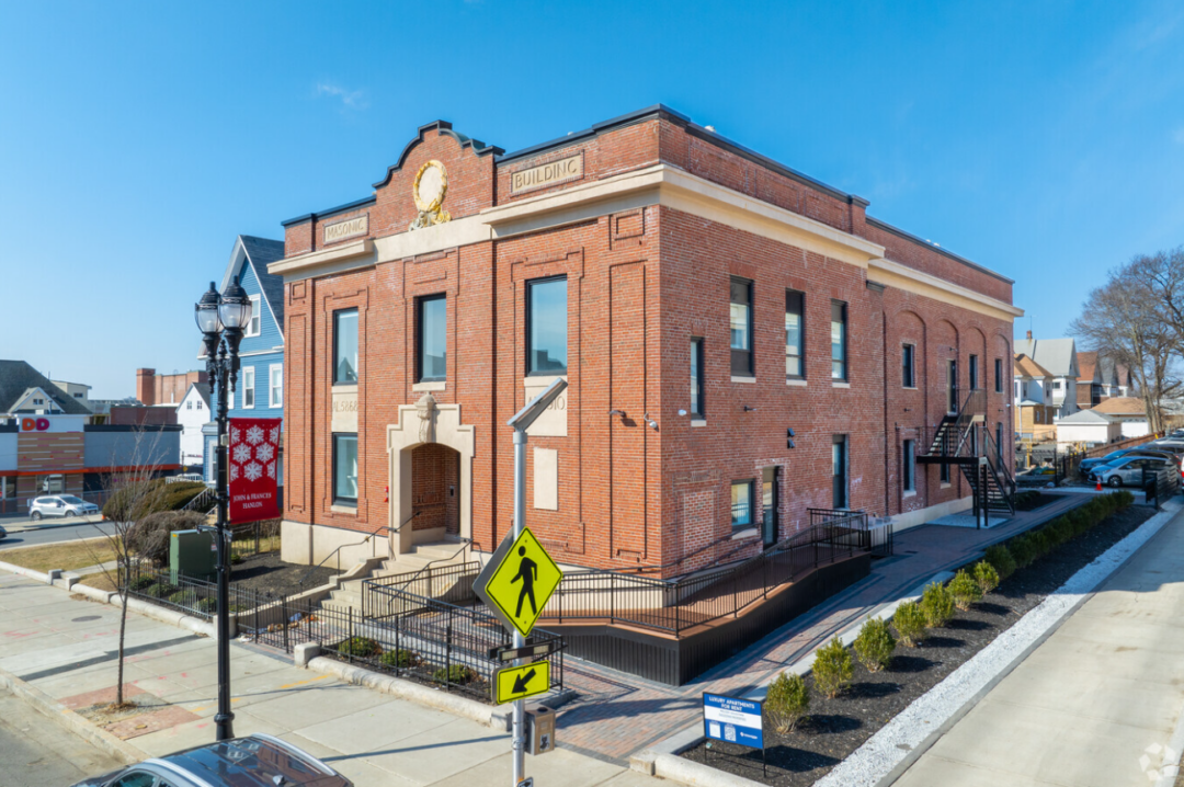 Side view of 536 Broadway in Everett