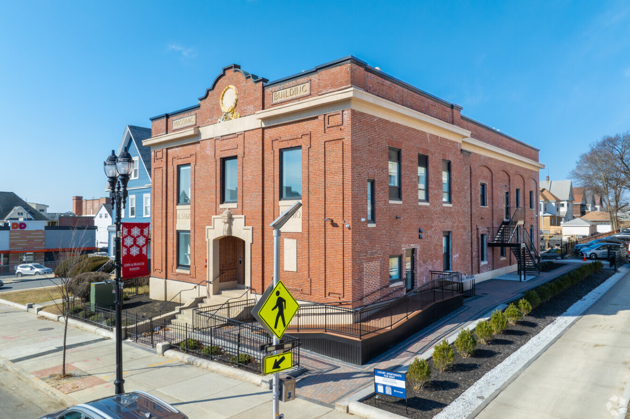 Side view of 536 Broadway in Everett