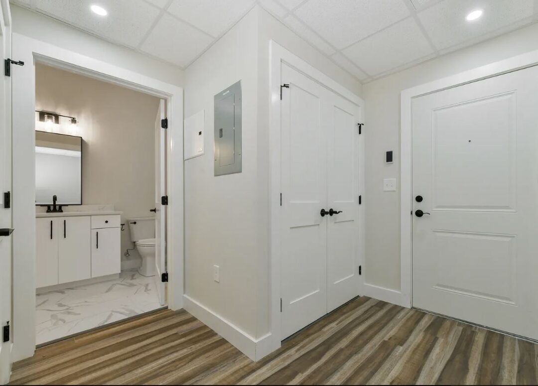 402 - 410 washington st modern bathroom and hallway area