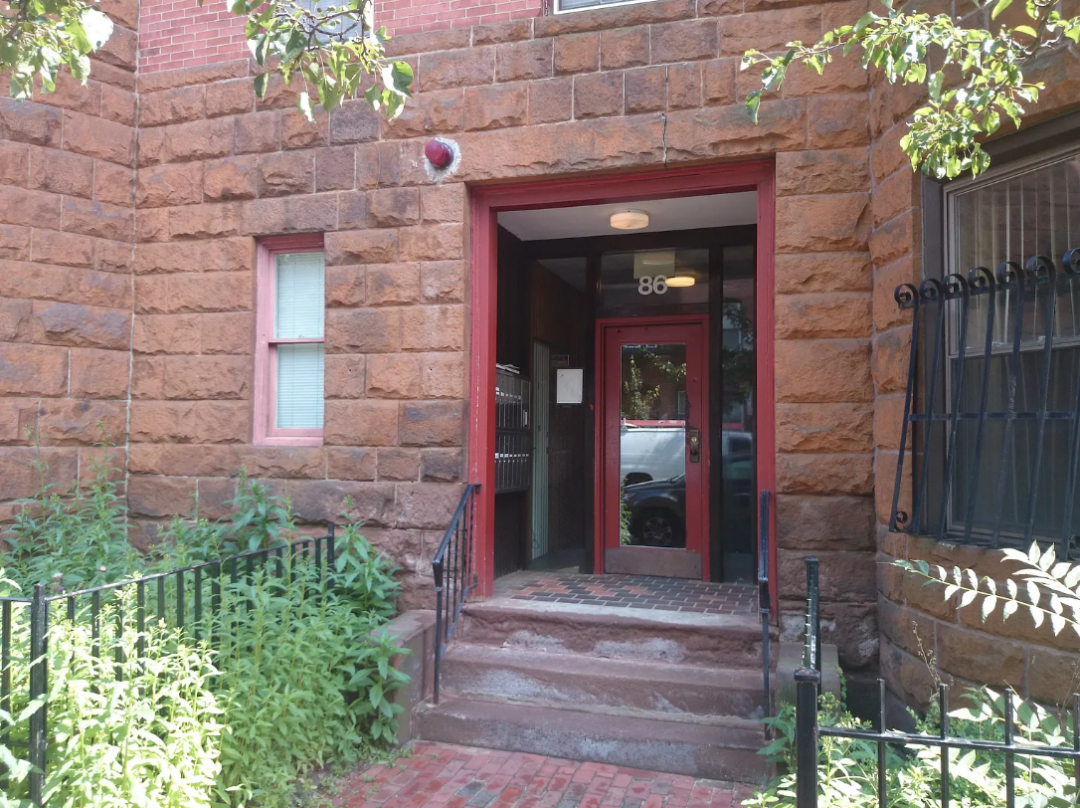Entrance of 86 Saint Botolph in Back Bay