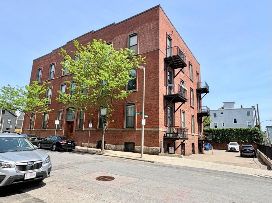 125 B exterior