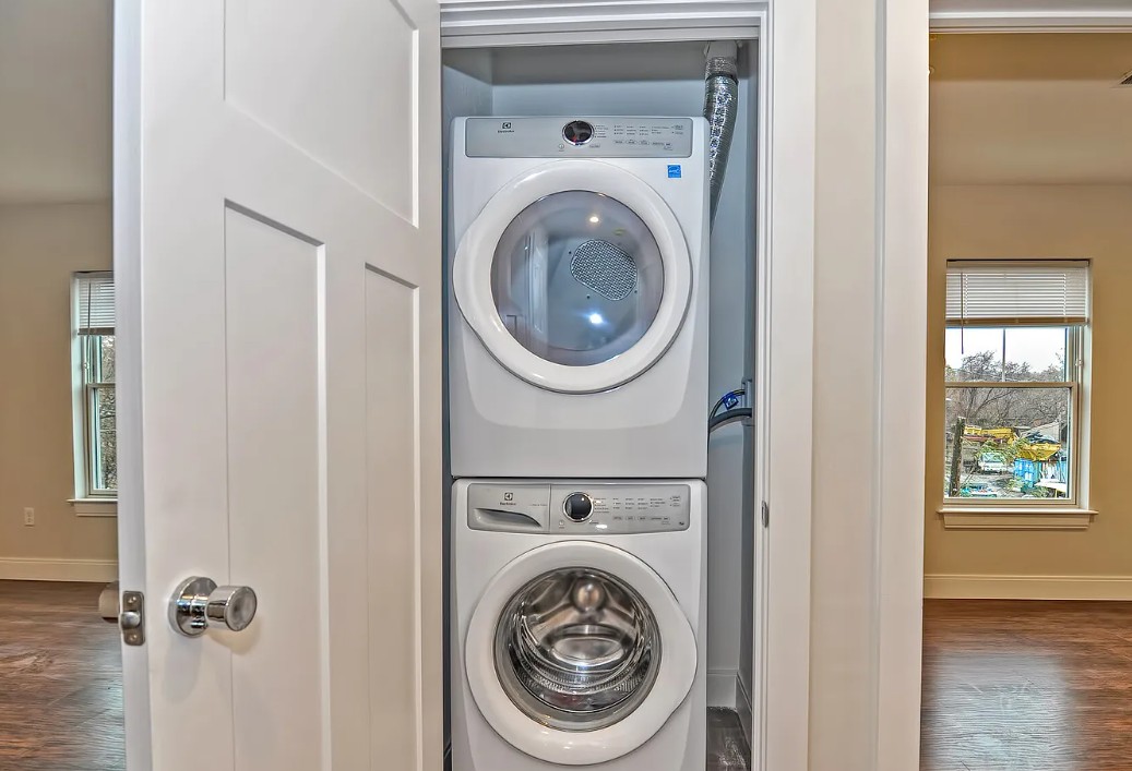 76 Stonley washer dryer