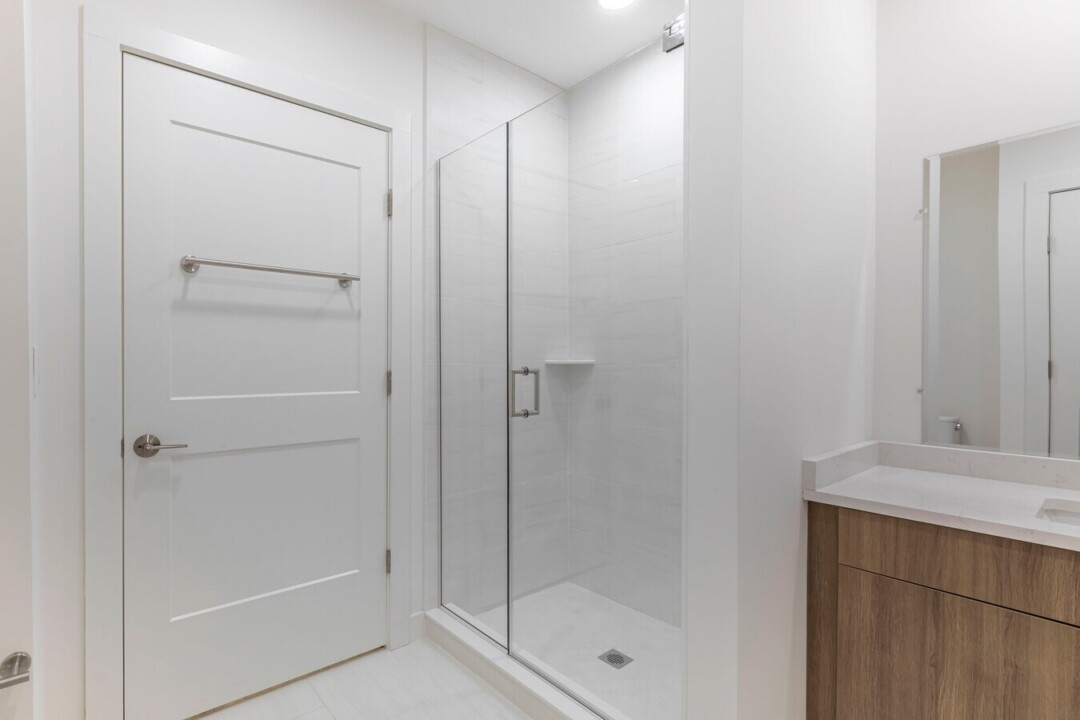skyline-everett-bathroom