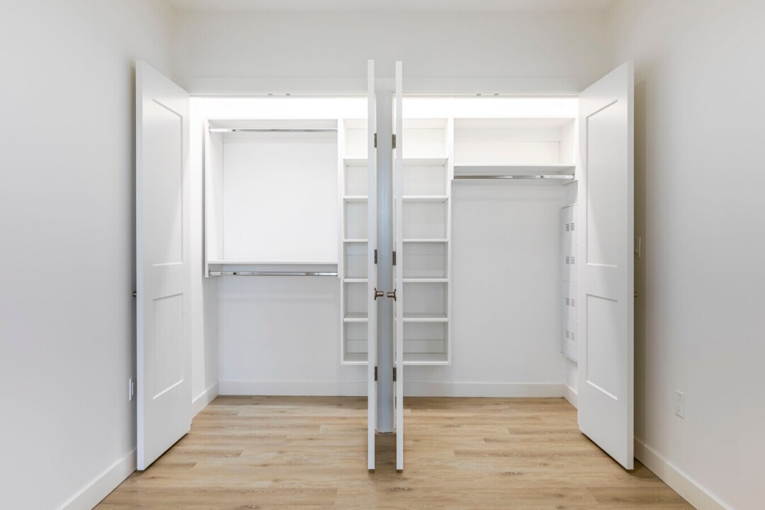 skyline-everett-walk-in-closets