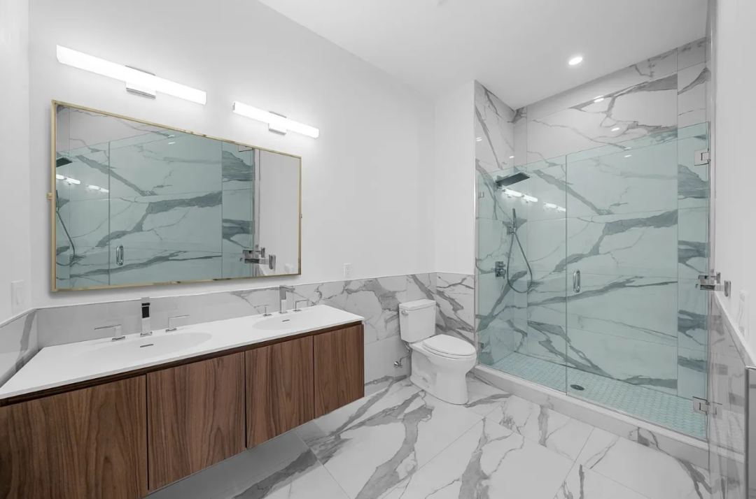 Bathroom of 218 Old Colony
